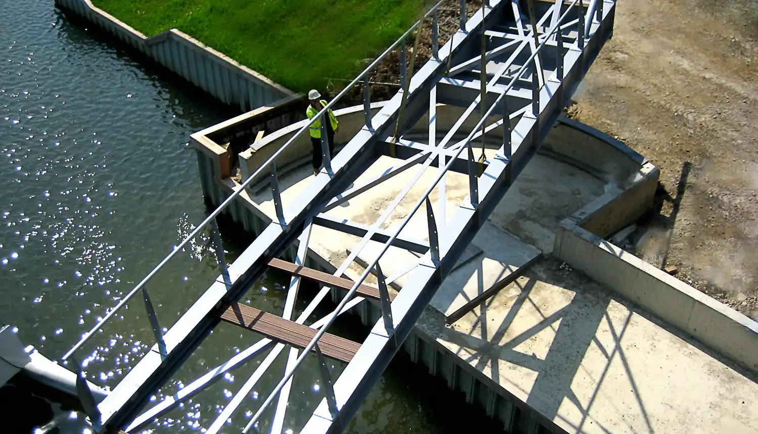 Swing Bridge aerial view at Oxford Boat club during construction