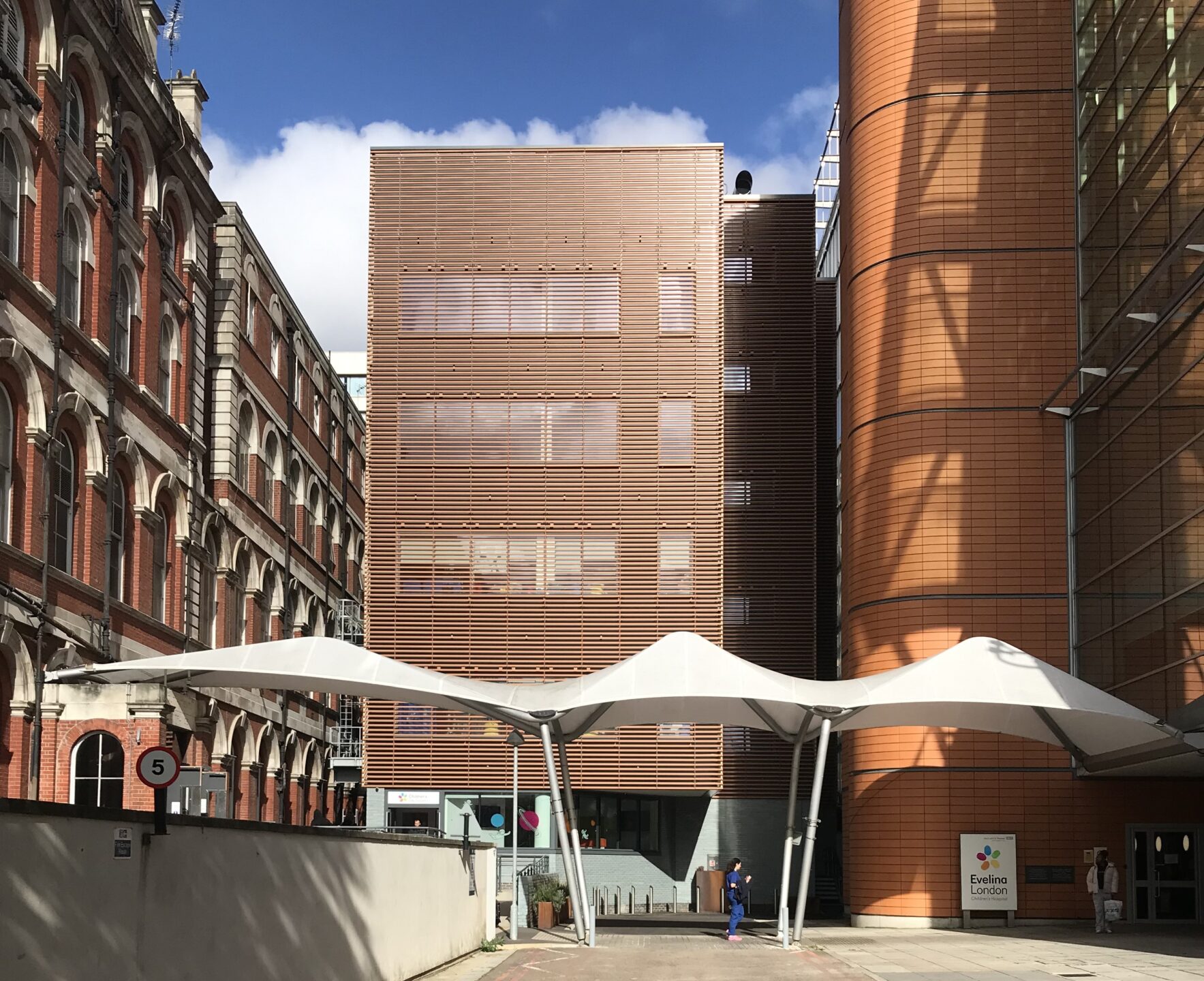 Exterior of childrens day surgery unit london
