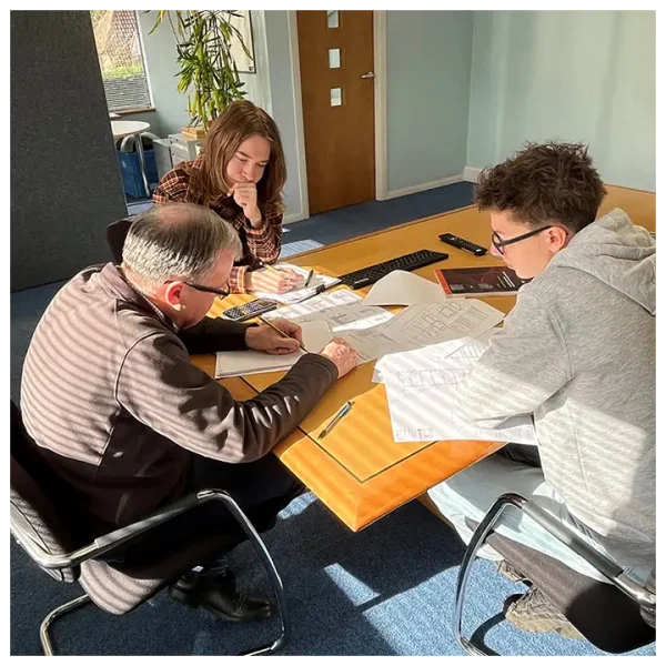 senior engineer with structural engineering apprentices